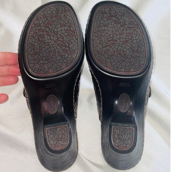 Sofft Tooled Leather Mules - Women's Size 6 M - Comfort Clogs w/ Floral‎ Design - Picture 9 of 10